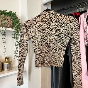 Brandy Melville Daniella cropped cheetah print turtle neck